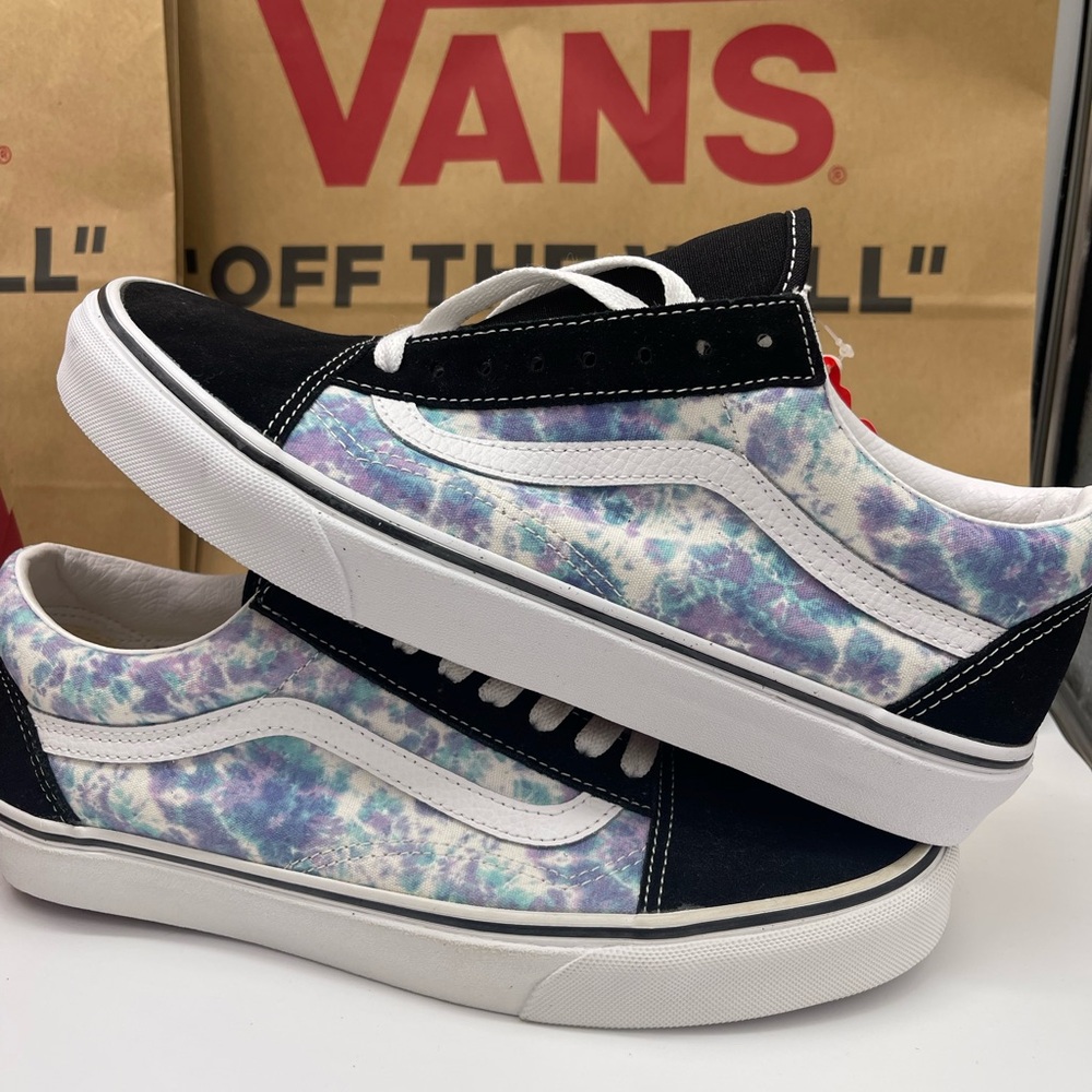 Vans Men’s Old Skool
(Englshlvndrtiedye)Blkprp English Lavender Tie-Dye Sneakers - Picture 14 of 16